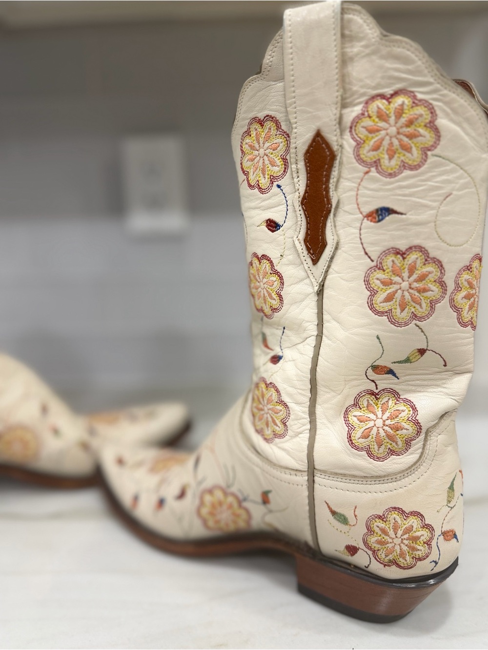 Lucchese 1883 Cream Embroidered Floral Western Boots 7.5 - Picture 7 of 16